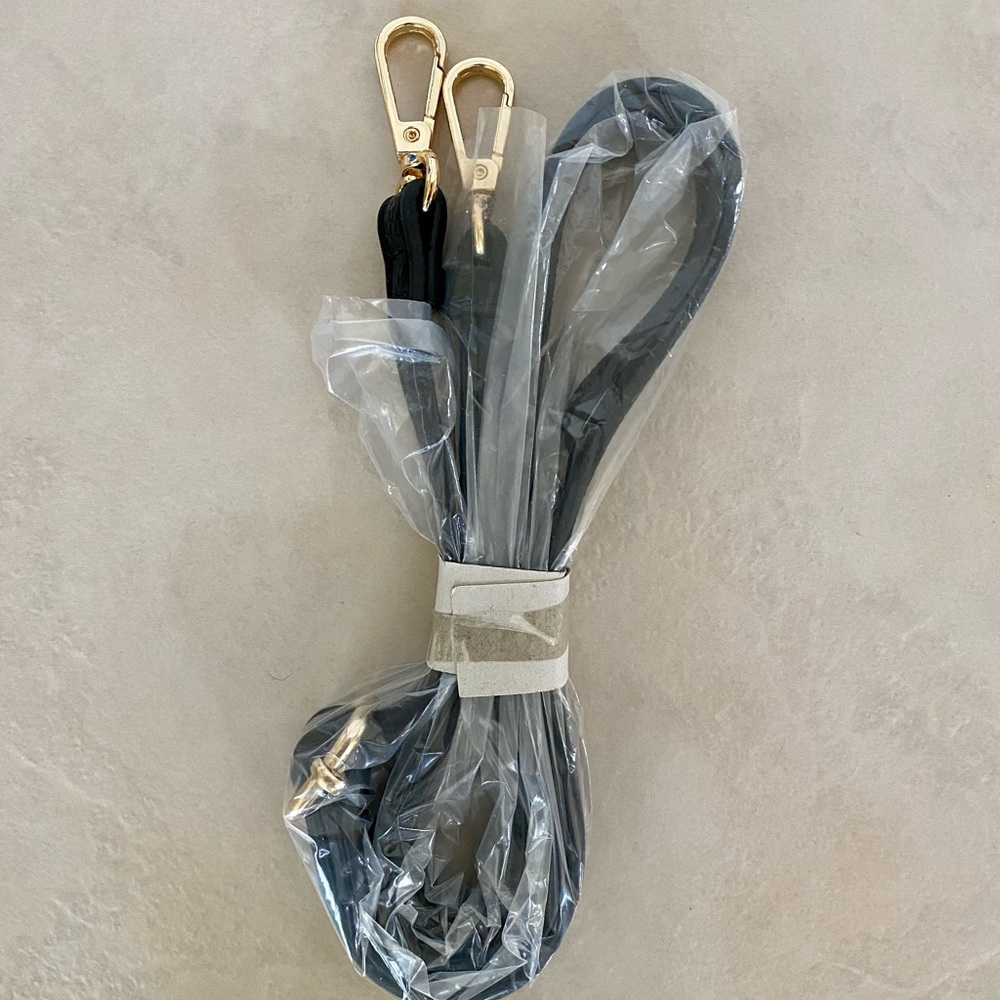 Black and Gold Replacement crossbody adjustable Strap new - Picture 3 of 3